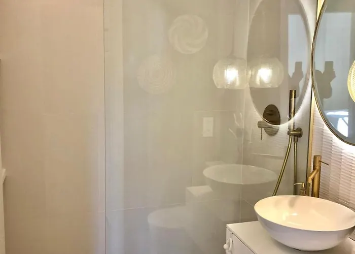 Charming Oceanfront * Les Deveses