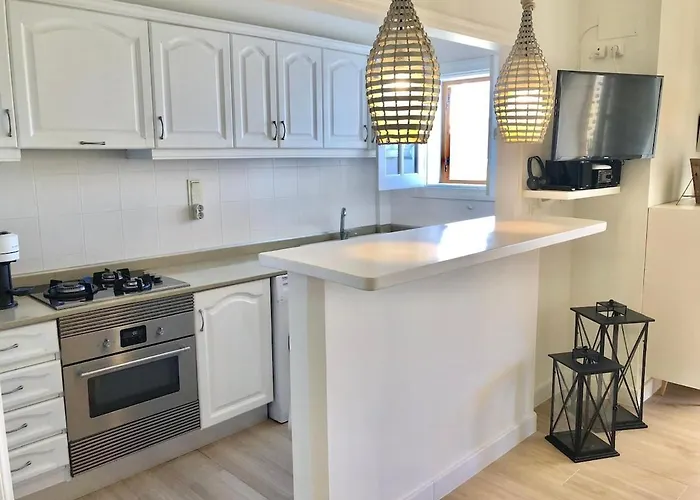 Charming Oceanfront * Les Deveses